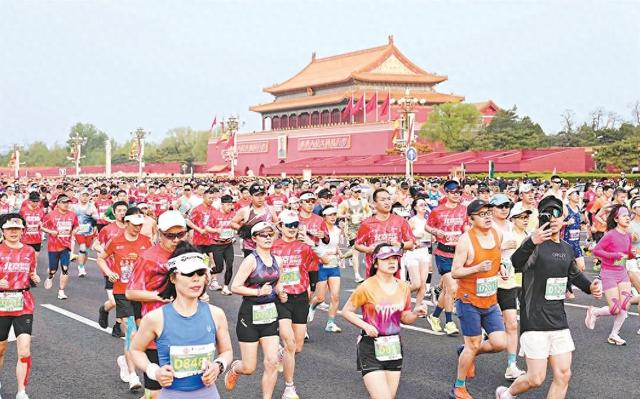 完美世界对战平台-2.2万名跑者共赴春日之约 王文杰许双双分夺男女冠军 北京半马刷新男子成绩全国纪录|马拉松|北京国际长跑节|北京半程马拉松|半程|赛道_新浪体育_新浪新闻